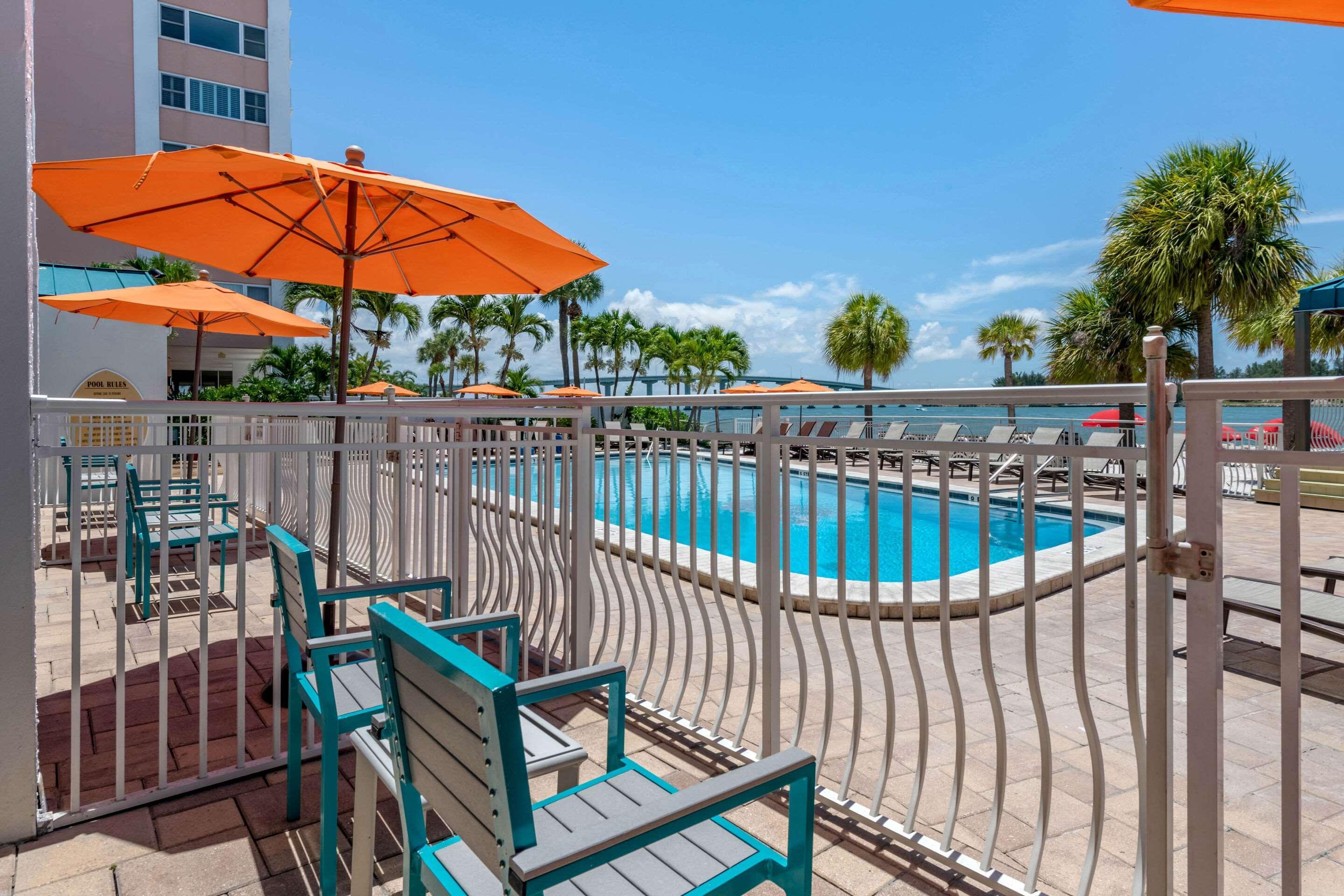 Winter The Dolphins Beach Club, Ascend Hotel Collection Clearwater Beach Exterior photo